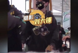 亲脖子视频,一场视觉与情感的碰撞