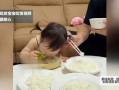 宝宝吃饭视频,宝宝快乐用餐瞬间回顾